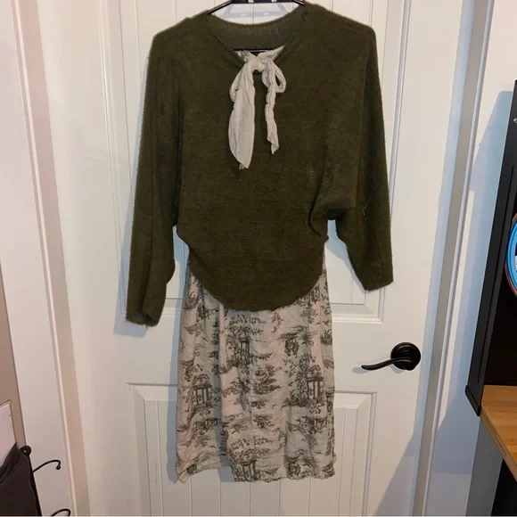 Linen dress and sweater set - Picture 7 of 8